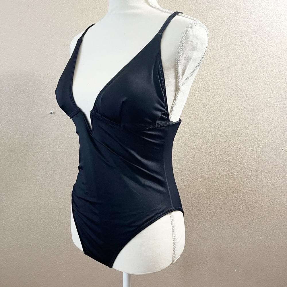 NWT Cupshe Black one piece cross strap deep v-neck swimsuit - Picture 8 of 8